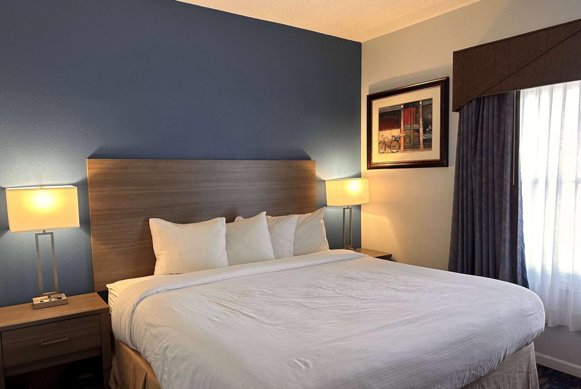 Baymont By Wyndham Indianapolis Northwest Hotel Exterior photo
