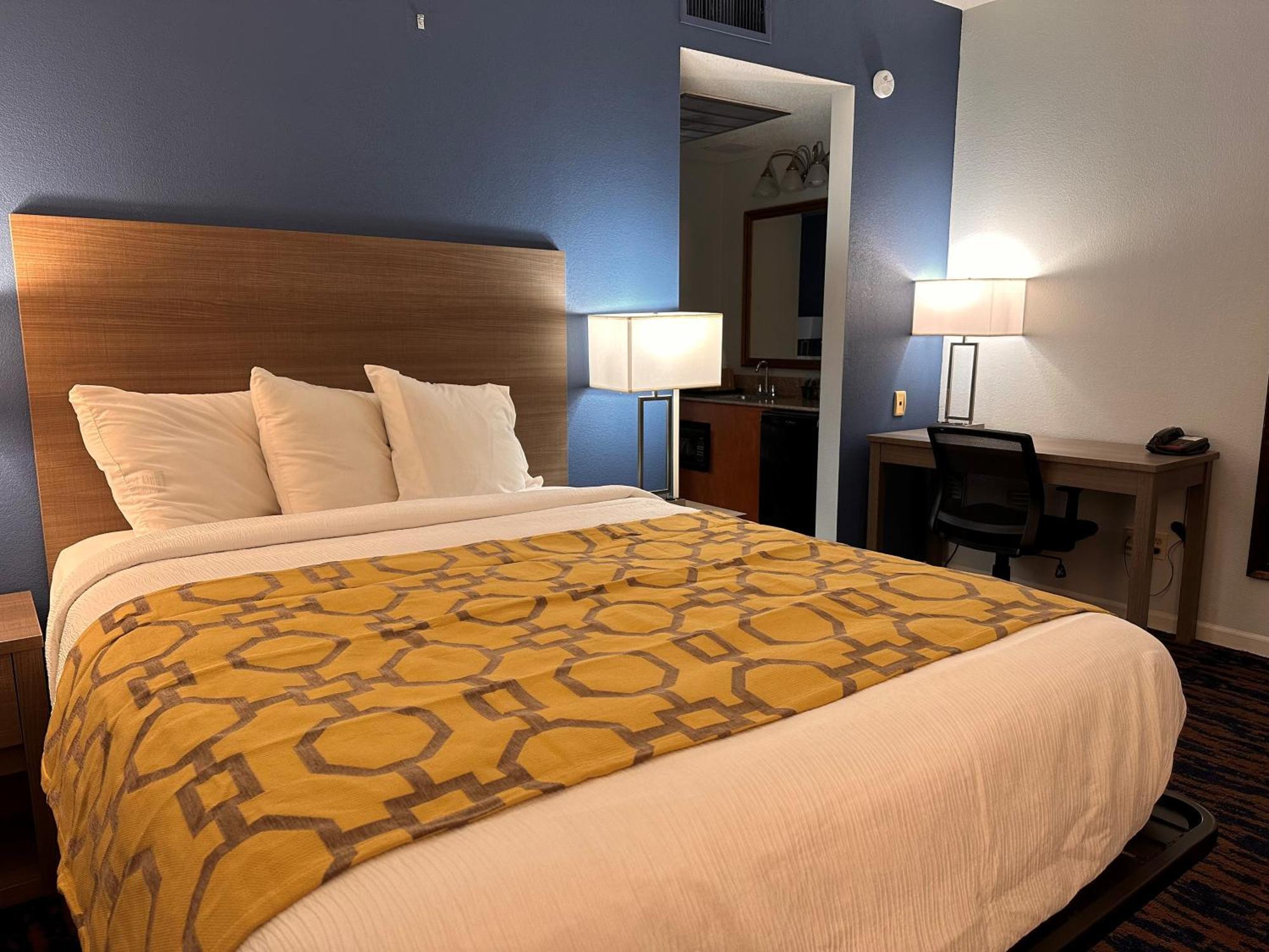 Baymont By Wyndham Indianapolis Northwest Hotel Exterior photo